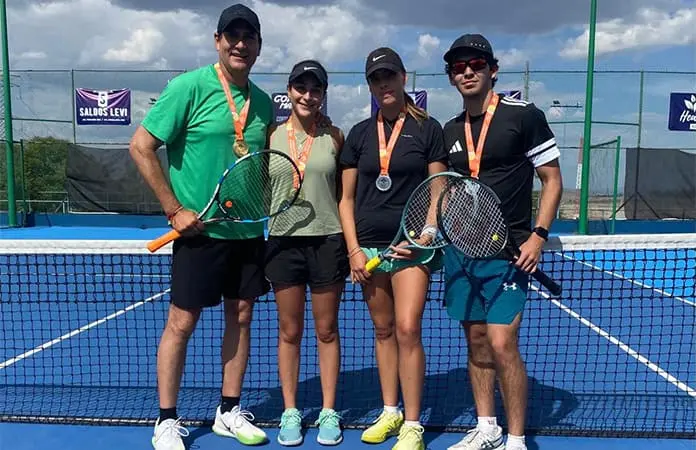 Un éxito Torneo de Tenis Dobles Mixtos