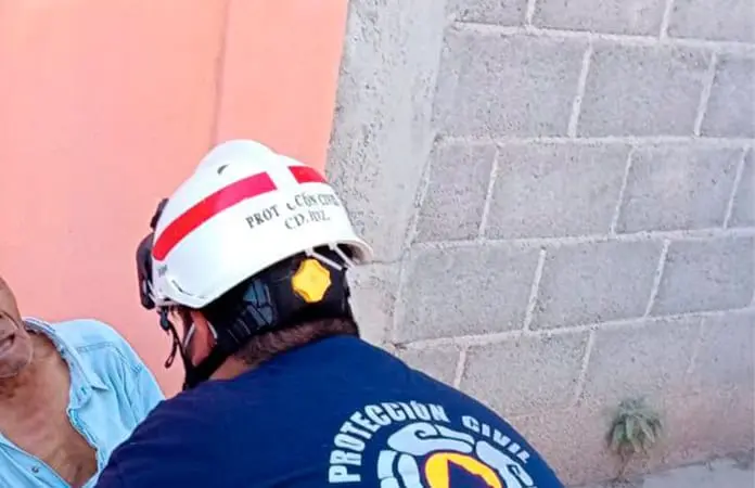 Adulto mayor cae y se lesiona