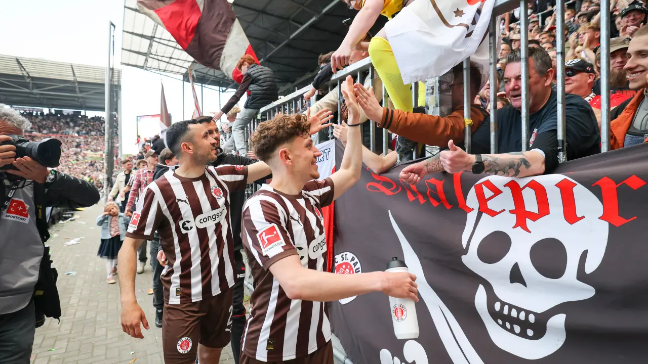 Aficionados del St. Pauli se convierten en propietarios del estadio de la Bundesliga