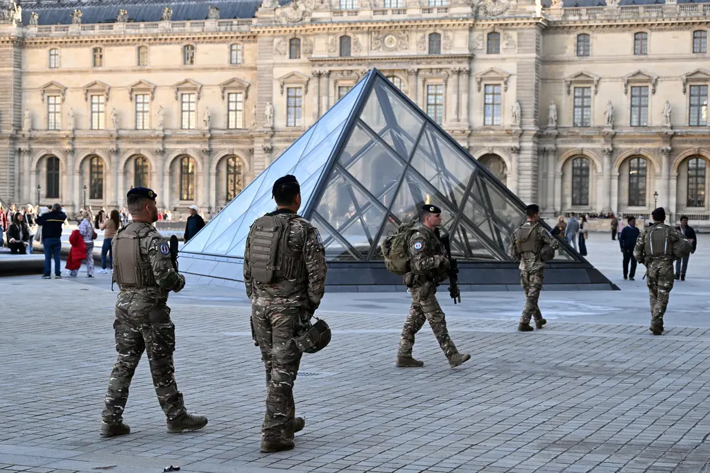 Auditoría instaba al Louvre a acelerar mejoras de seguridad antes de robo