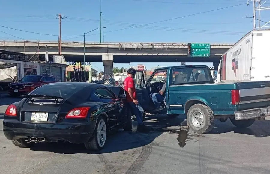 Colisionan dos vehículos en José de Gálvez; no hay heridos