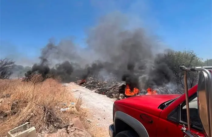 Controlan Bomberos incendio en baldío