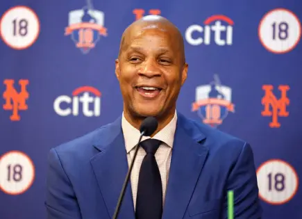 Donald Trump indulta a Darryl Strawberry por evasión fiscal y drogas