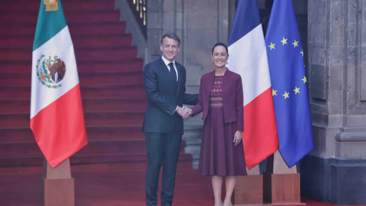 Sheinbaum y Macron acuerdan exhibición del Códice Azcatitlán