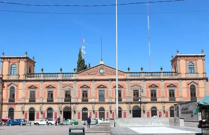 Paga la UASLP sueldazos a 40 funcionarios