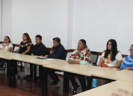 Piden unidad a grupos indígenas tras plantón en Palacio Municipal