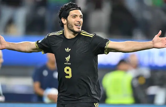 Raúl Jiménez, delantero mexicano, gana premio al Mejor Gol del Año en Concacaf