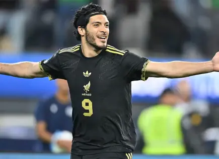 Raúl Jiménez, delantero mexicano, gana premio al Mejor Gol del Año en Concacaf