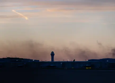 Realizan vigilia en Kentucky en honor a los 13 muertos en el desplome de un avión de UPS