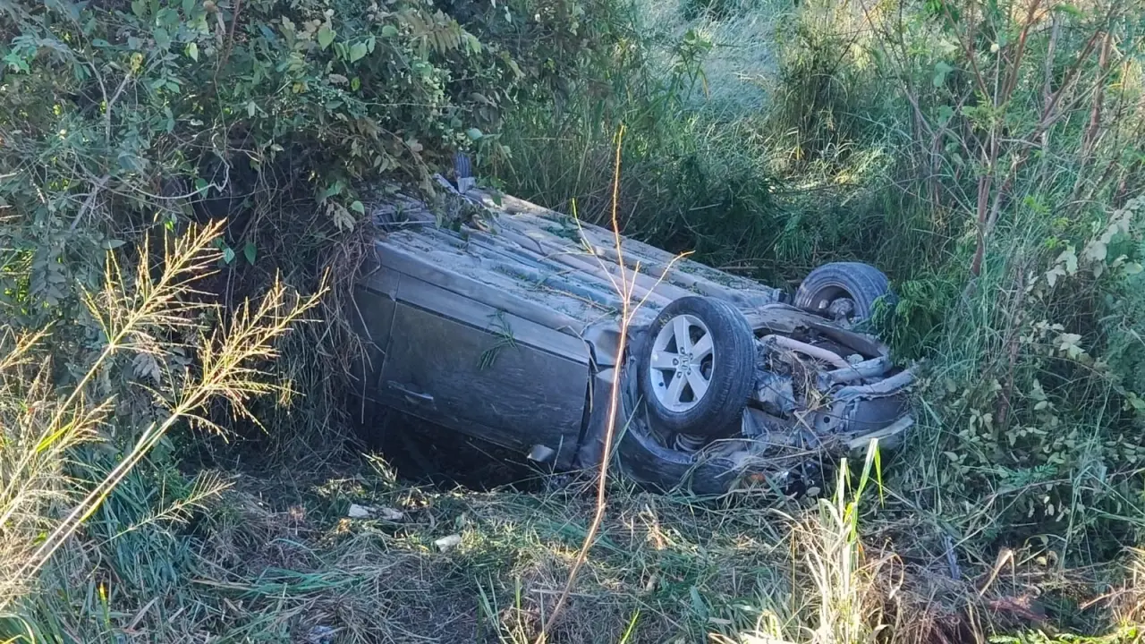 Trabajador de cementera vuelca en su auto en Ciudad Valles