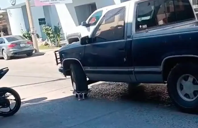 Delibera Iberparking denunciar a chofer que arrastró “araña”