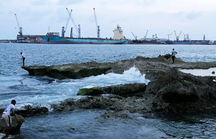 Detienen piratas barco petrolero de Malta