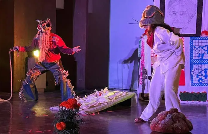 HOY, A ESCENA “QUENA UNCA XANTOLO”