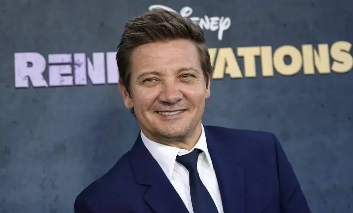 Jeremy Renner enfrenta acusaciones de acoso sexual por parte de la cineasta Yi Zhou