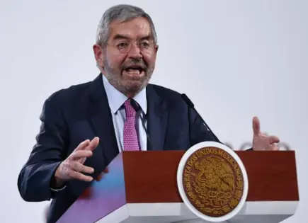 Juan Ramón de la Fuente solicita licencia por intervención quirúrgica