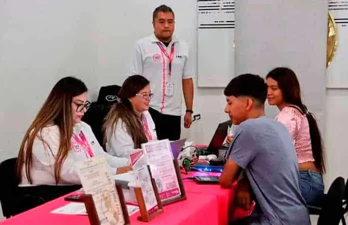 Llama el INE a jóvenes a tramitar su credencial