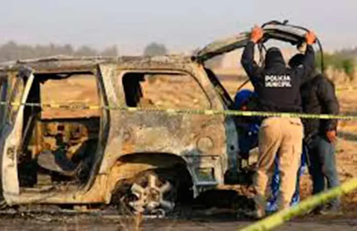 Localizan dos camionetas calcinadas en Huixcolotla