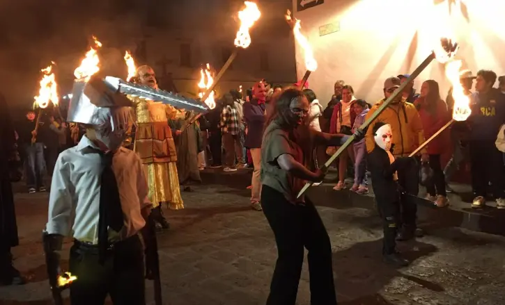 Pátzcuaro se llena de monstruos con la Marcha de las Bestias