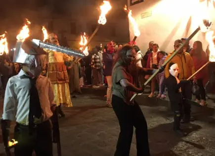 Pátzcuaro se llena de monstruos con la Marcha de las Bestias