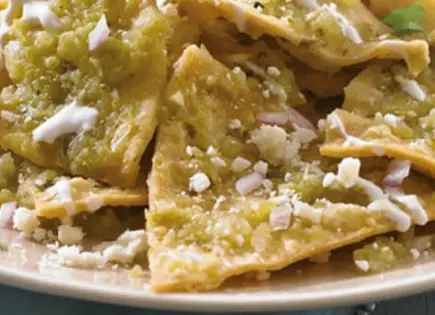 Receta | ¿Qué llevan los chilaquiles suizos?