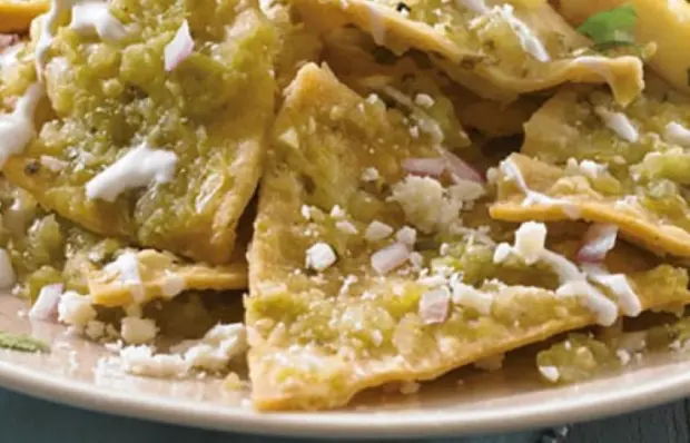 Receta | ¿Qué llevan los chilaquiles suizos?