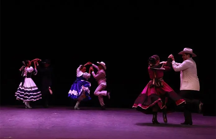 AIRES REVOLUCIONARIOS, DANZA FOLCLÓRICA