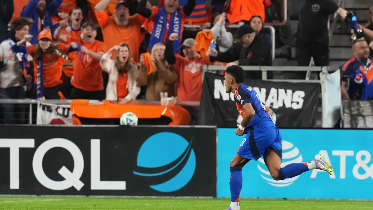 Brenner brilla con doblete en triunfo de Cincinnati sobre Crew en la MLS