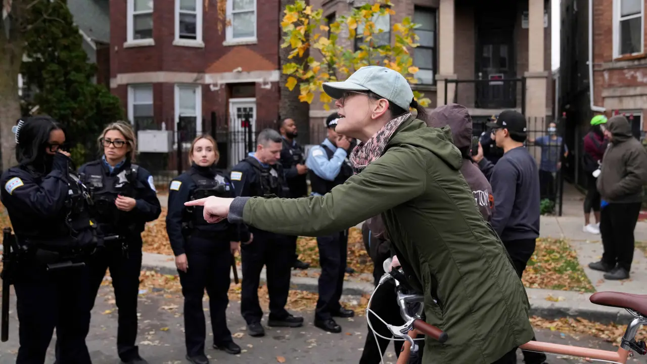 Disparos contra agentes federales en Chicago desatan protestas ciudadanas