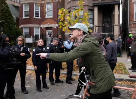 Disparos contra agentes federales en Chicago desatan protestas ciudadanas