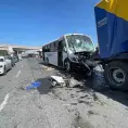 Fallece conductora de camión al chocar contra un tráiler
