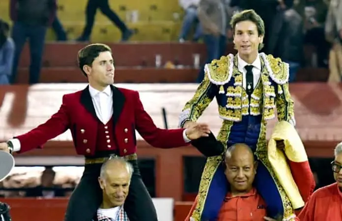 Mendoza y Gilio salen en hombros