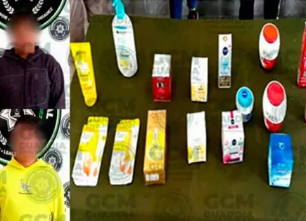 Pareja de farderos es sorprendida en Aurrerá