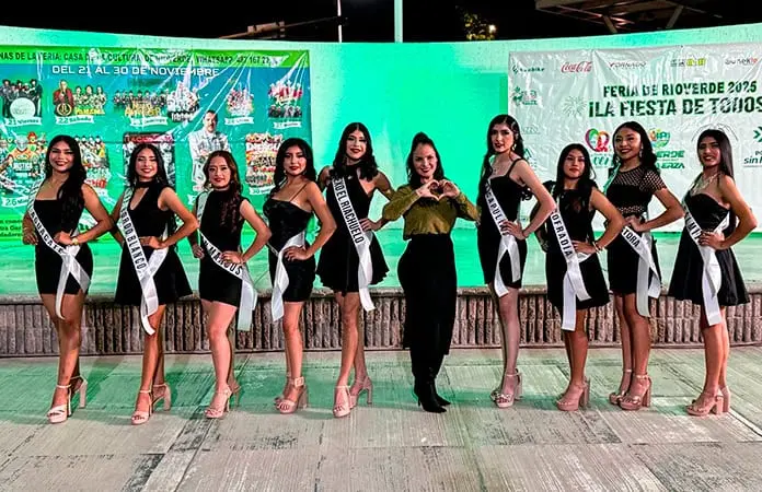Presentan aspirantes a reina de la Feria