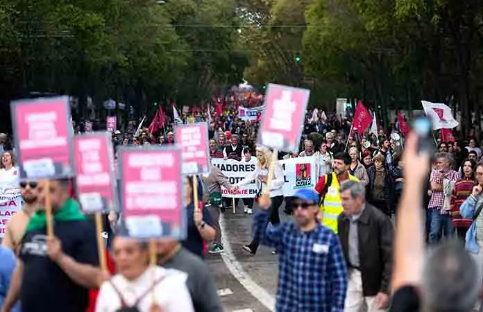 Rechazan reforma laboral