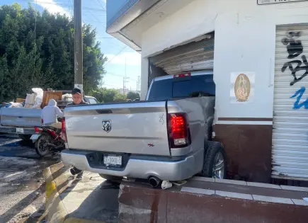 Un lesionado en choque en la colonia Progreso