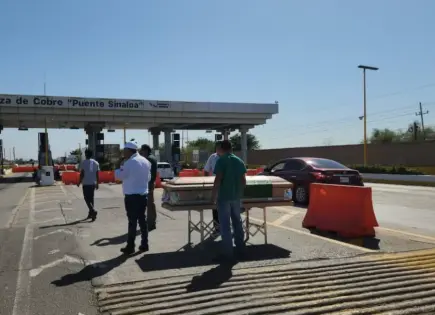 Agricultores colocan ataúd en carretera México-Nogales en protesta por precio del maíz