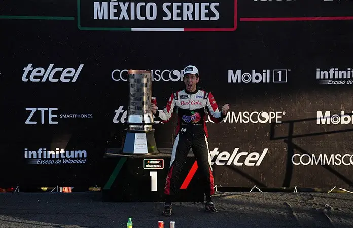 Alex de Alba Jr. es el campeón de NASCAR