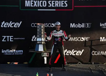 Alex de Alba Jr. es el campeón de NASCAR Alex de Alba Jr. es el campeón de NASCAR