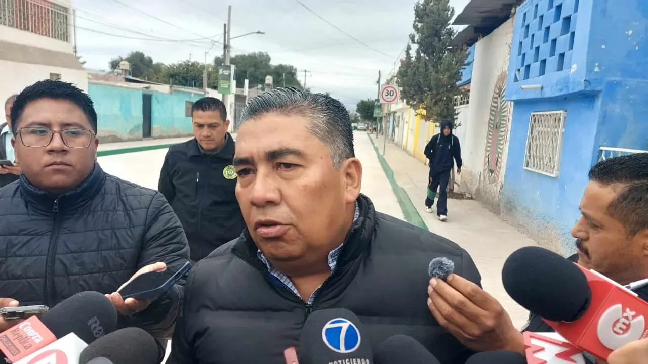 El alcalde evalúa apoyo a la Cruz Roja.