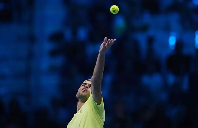 C. Alcaraz somete a Alex de Miñaur