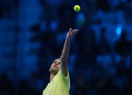 Carlos Alcaraz brilla en su debut en las Finales ATP al vencer a Alex de Miñaur