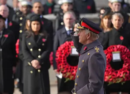 Carlos III lidera homenaje a los caídos