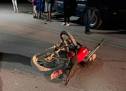 Chocan motociclistas, choferes lesionados