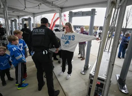 Donald Trump asiste al partido de los Commanders vs Lions en la NFL