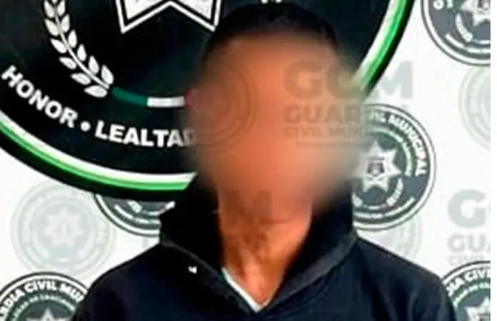 Encierran a vándalo que cargaba un cuchillo