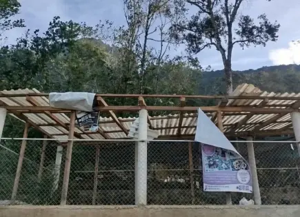 Fuertes vientos provocan suspensión de clases y daños en Santa María Yucuhiti, Oaxaca Fuertes vientos provocan suspensión de clases y daños en Santa María Yucuhiti, Oaxaca