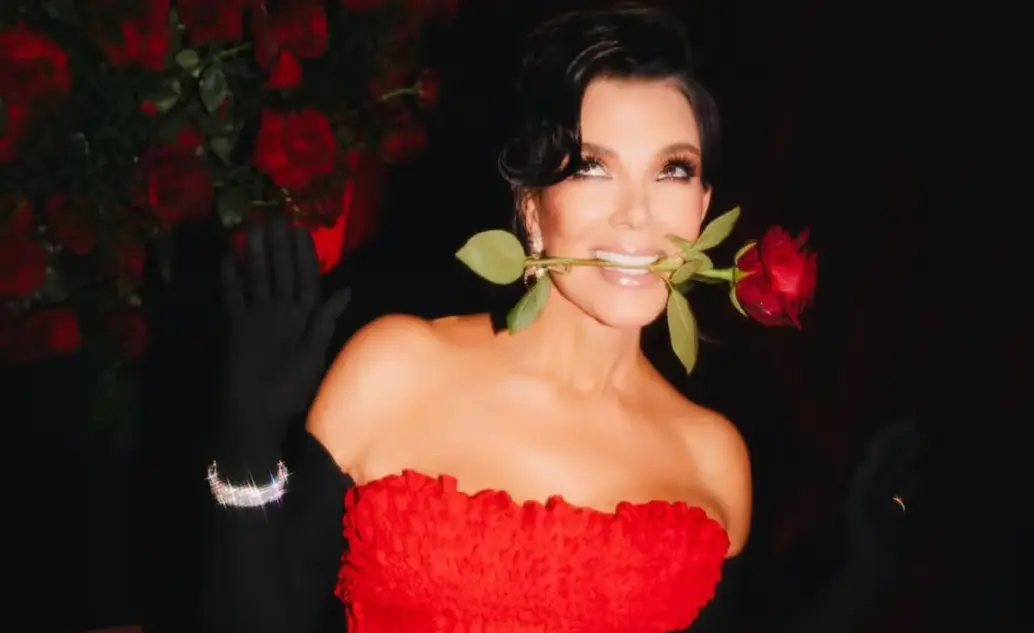 Kris Jenner deslumbra en su cumpleaños número 70