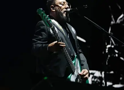 Choque entre Ayala de Molotov y hijo de AMLO inspira parodia de Frijolero