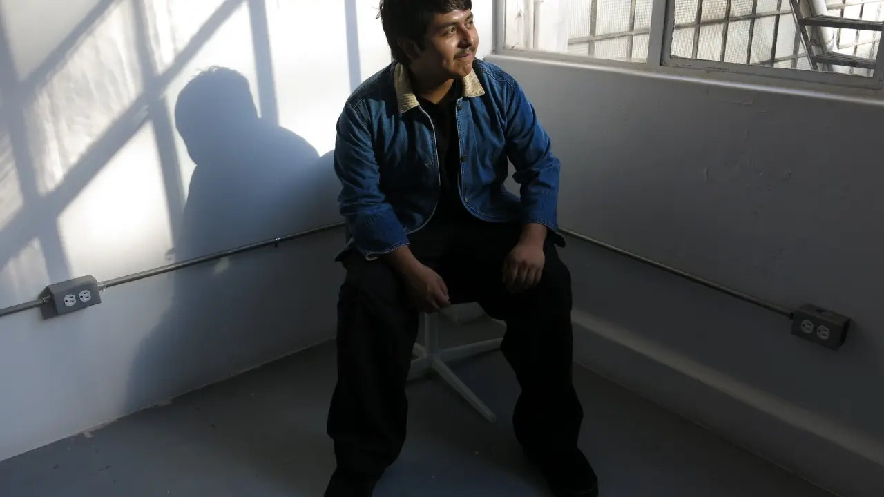 Cantautor Macario Martínez: De Barrendero a Estrella Musical