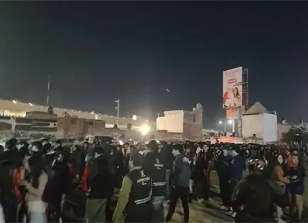 Clausuran fiesta ilegal donde había menores